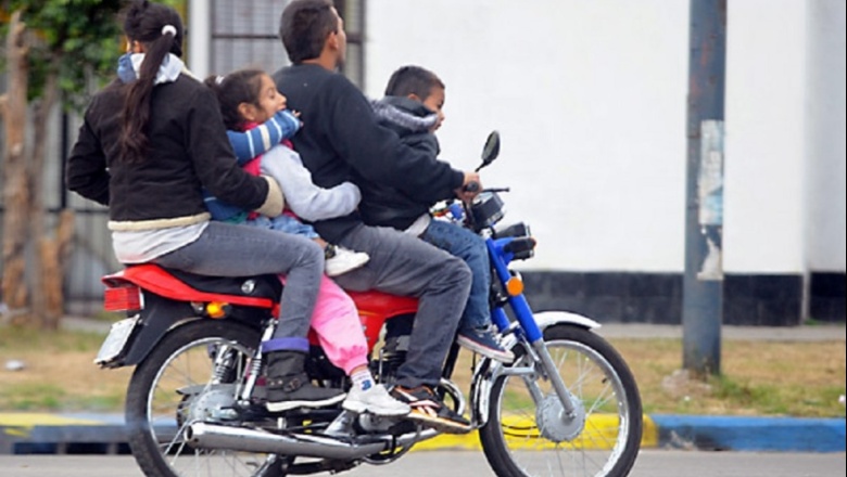 Advierten sobre los peligros de los niños como acompañantes en motos