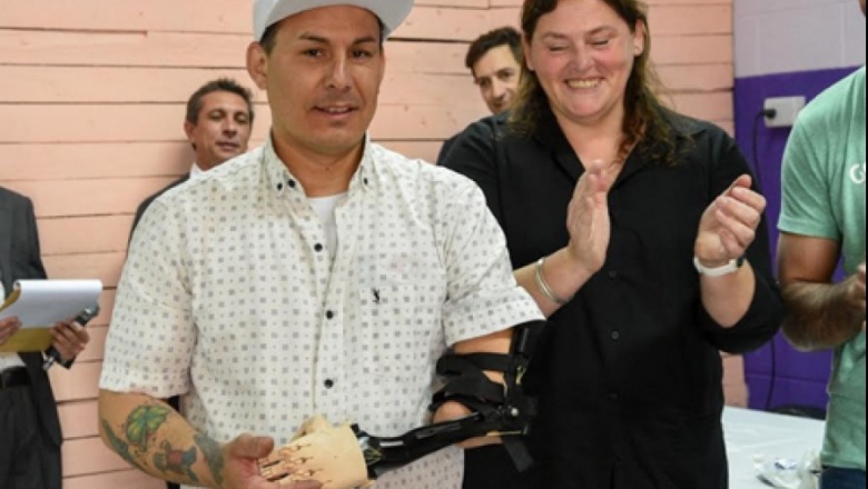 En una cárcel de Florencio Varela elaboraron una prótesis para un brazo en 3D