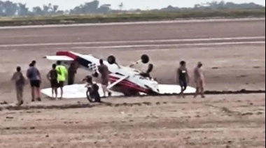 Piloto ileso luego de aterrizar de emergencia con un Cessna en la laguna de Gómez