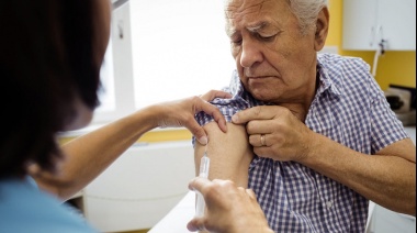 Comienzan a aplicar la vacuna antigripal a mayores de 65 y puérperas