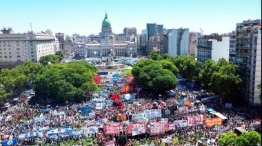 Cientos de organizaciones gremiales, políticas y sociales colmaron la Plaza Congreso