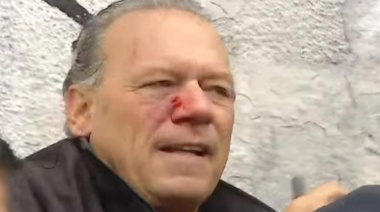 El ministro de Seguridad bonaerense fue agredido a golpes y pedradas en un corte de colectiveros